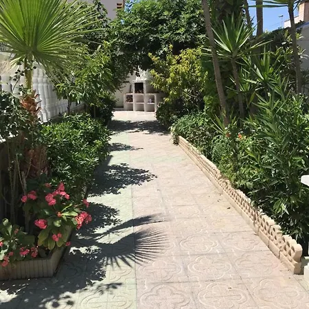 Сasa de vacaciones With Pool, Bbq Area, 100m From Sea